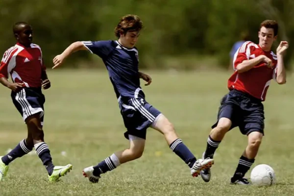 Hot and cold ankle compression sleeve applied in sports activity for ankle protection and stability