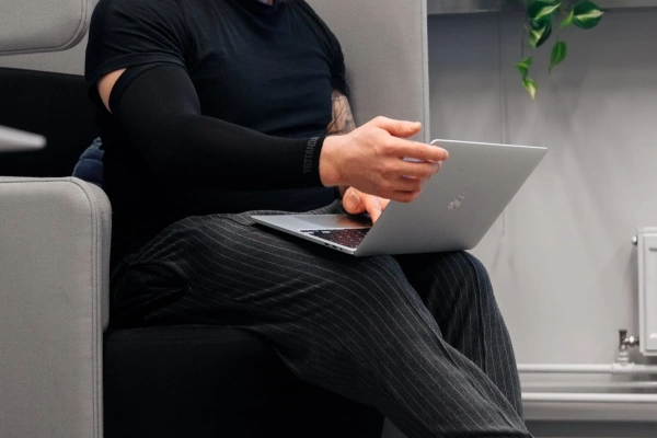 Compression arm sleeve for all-day comfort and mild elbow pain support