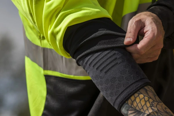 Diagram of an elbow compression sleeve improving circulation, warmth and joint support