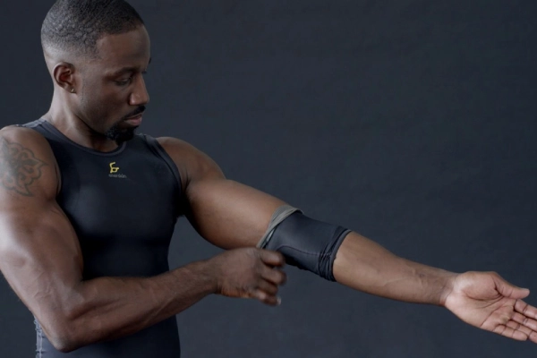 Proper placement of an arm sleeve with smooth fabric over the elbow crease