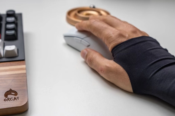 What can you do to make a gaming sleeve feel smoother on the right mousepad